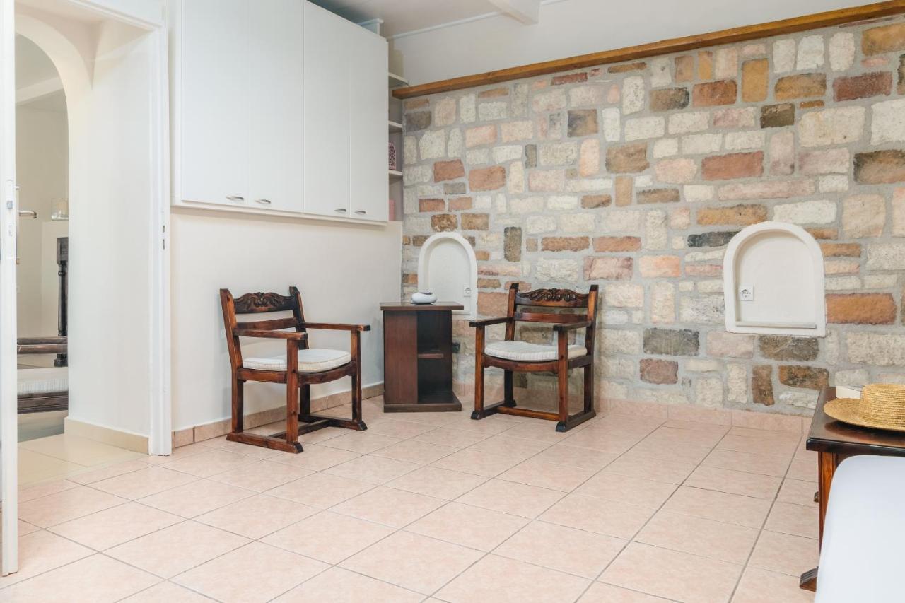 Lina And Babis' Home Adamantas  Exterior photo