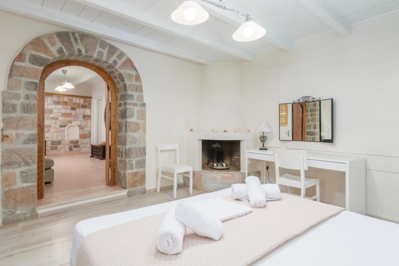 Lina And Babis' Home Adamantas  Exterior photo