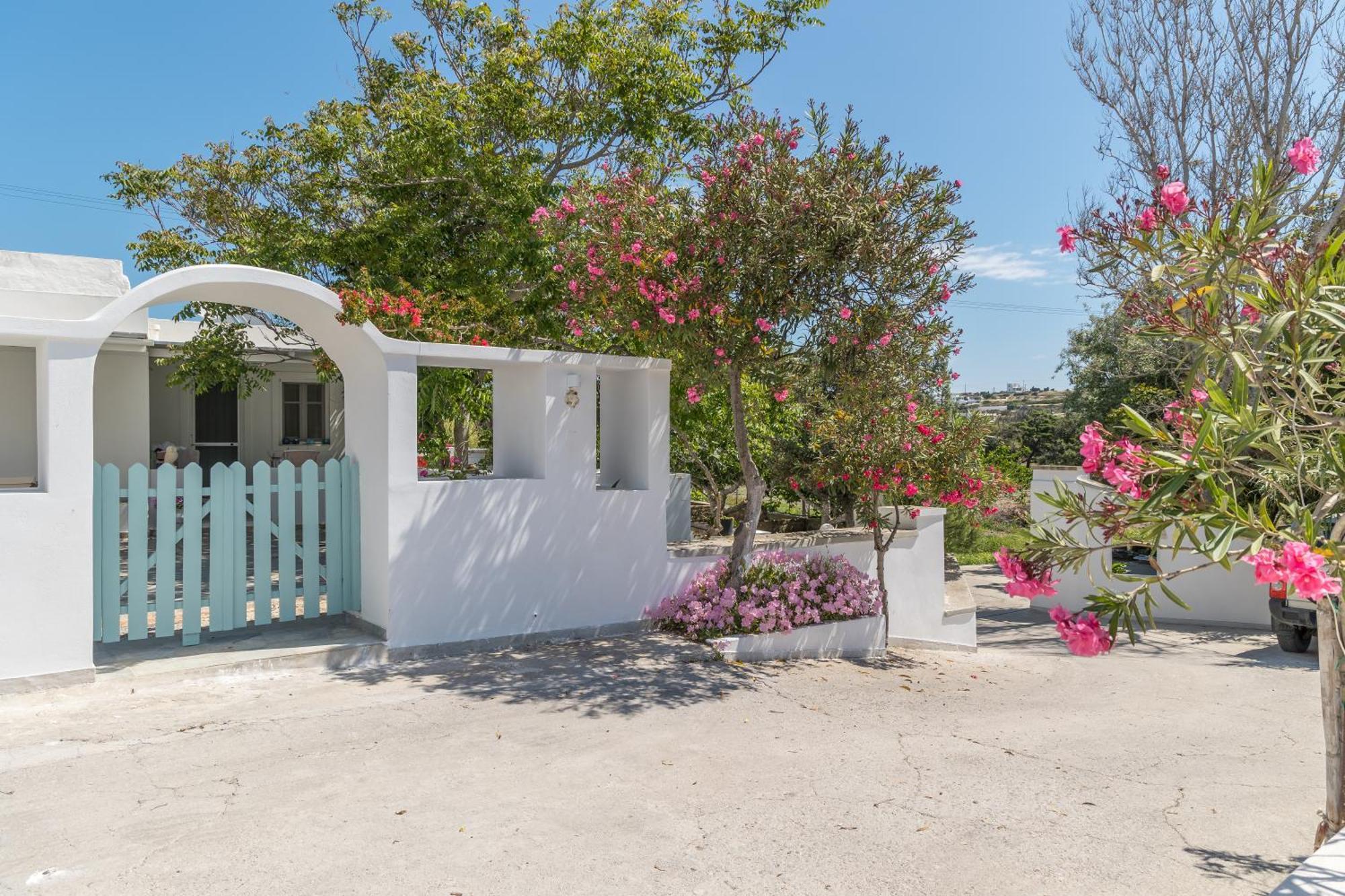 Lina And Babis' Home Adamantas  Exterior photo