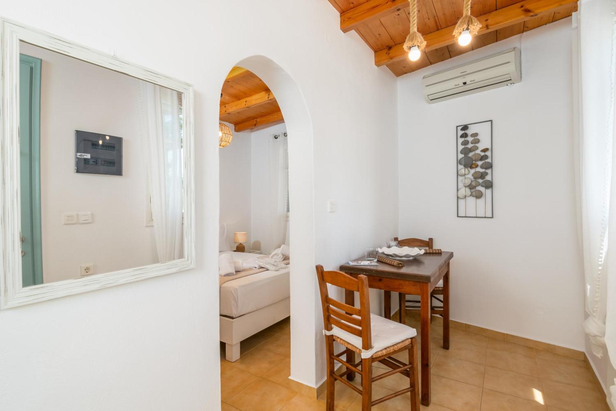 Lina And Babis' Home Adamantas  Exterior photo