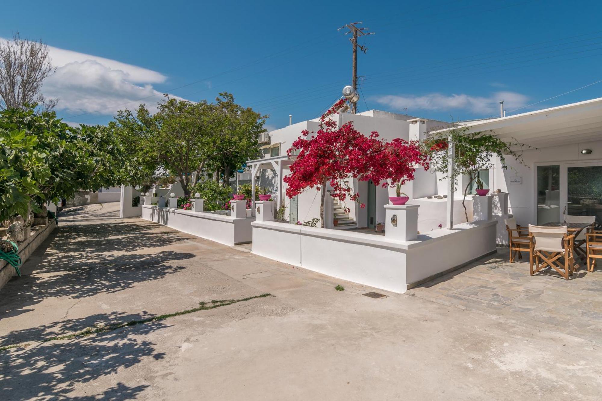 Lina And Babis' Home Adamantas  Exterior photo