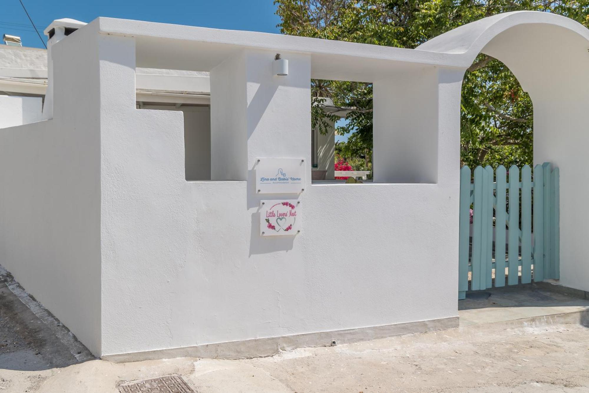 Lina And Babis' Home Adamantas  Exterior photo