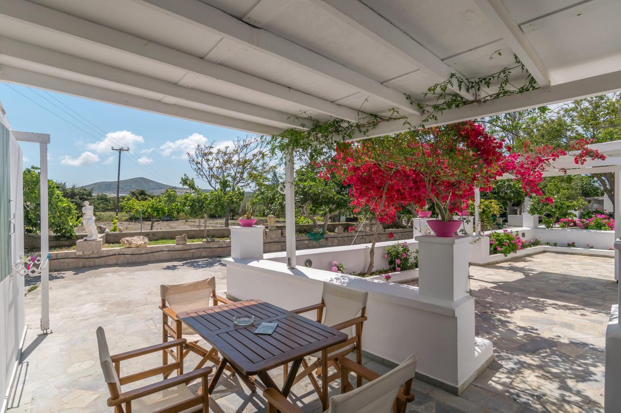 Lina And Babis' Home Adamantas  Exterior photo