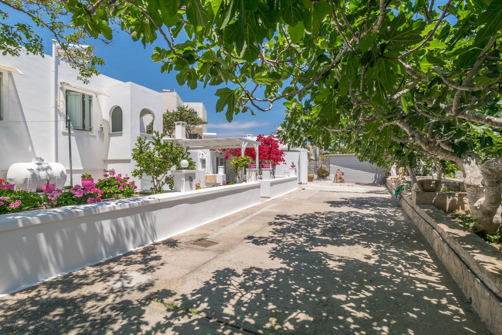Lina And Babis' Home Adamantas  Exterior photo