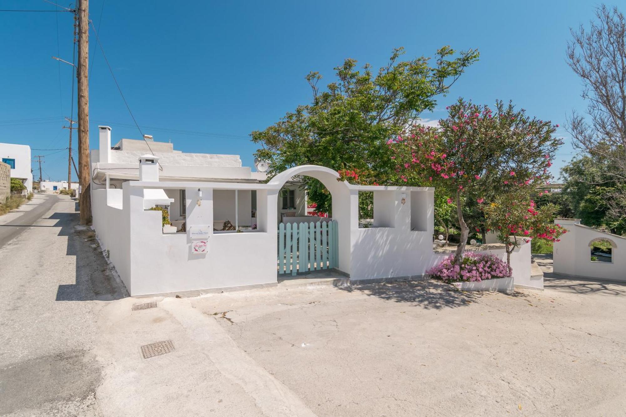 Lina And Babis' Home Adamantas  Exterior photo