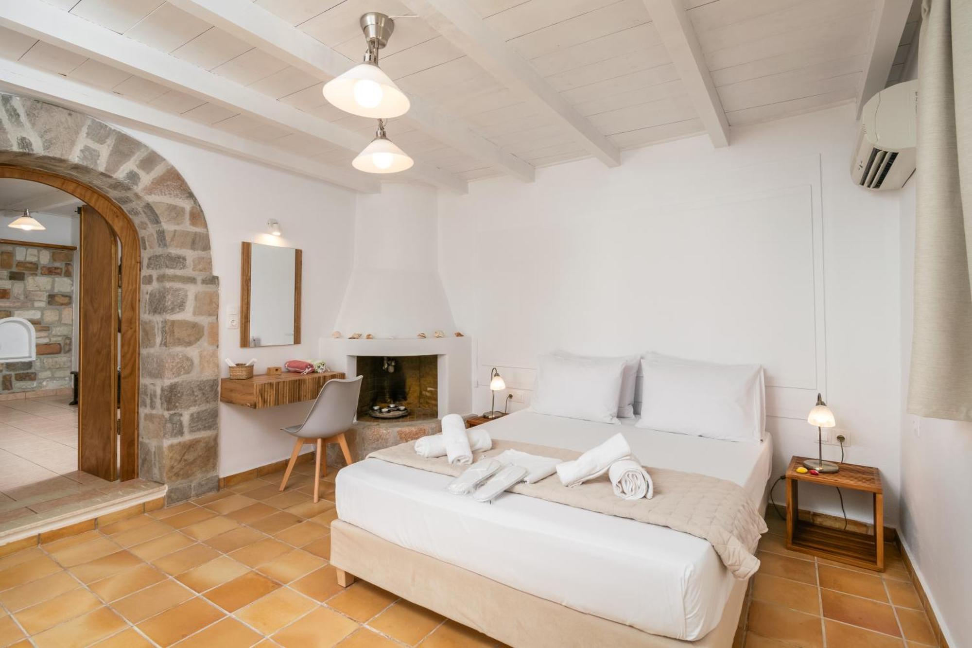 Lina And Babis' Home Adamantas  Exterior photo