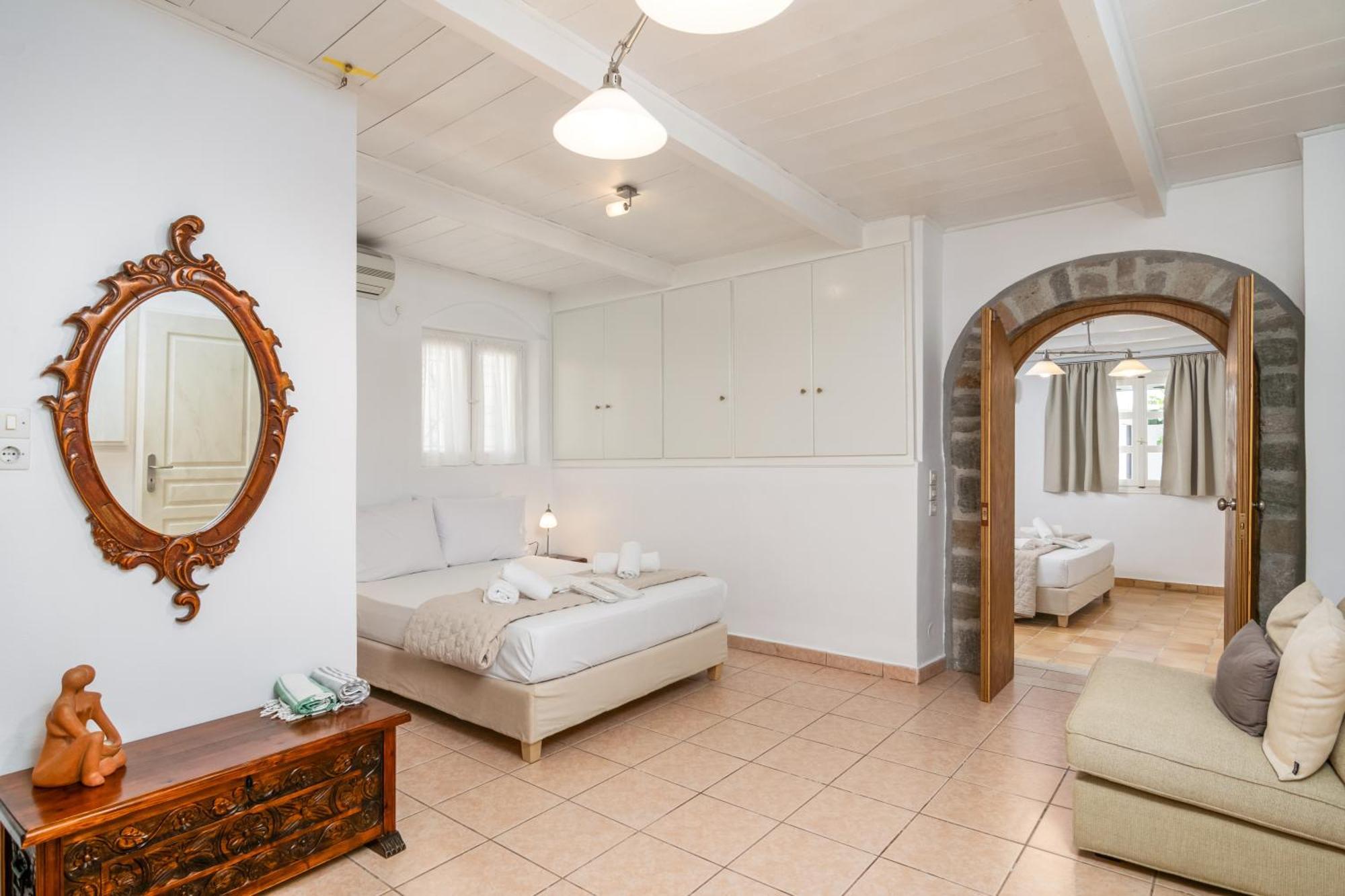 Lina And Babis' Home Adamantas  Exterior photo