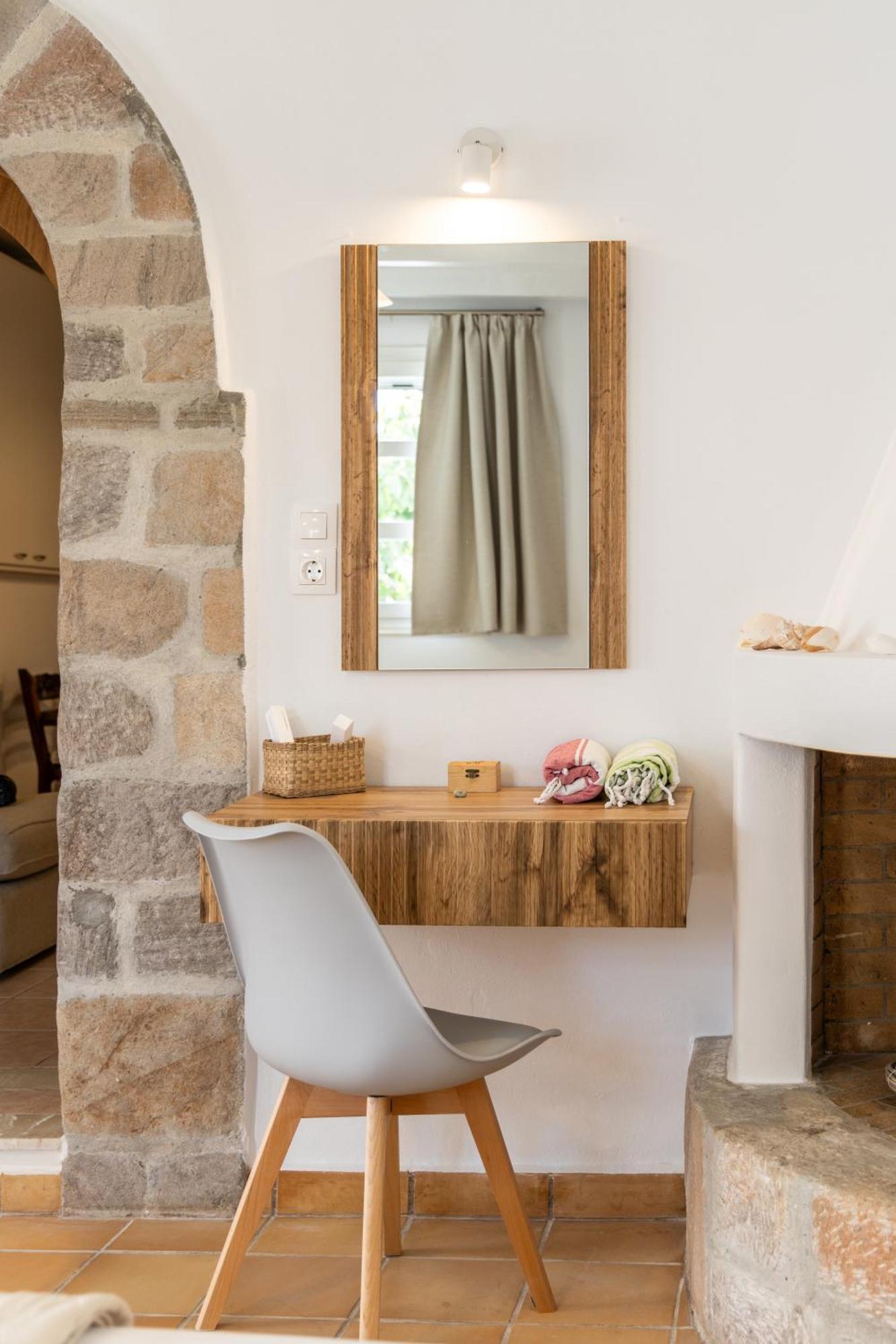 Lina And Babis' Home Adamantas  Room photo